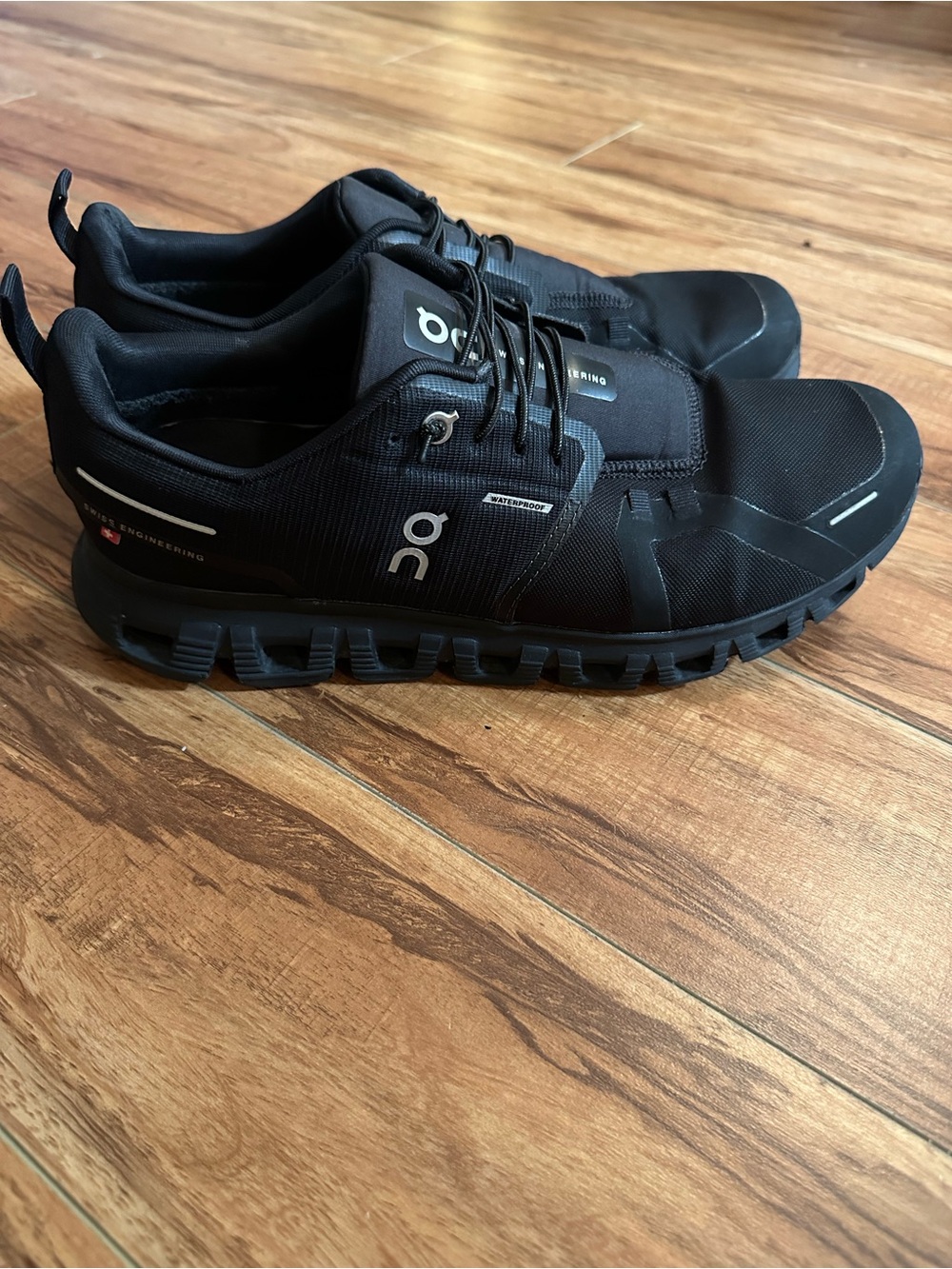 On Cloud Waterproof Running Shoes – Men’s Size 9.5 – Black